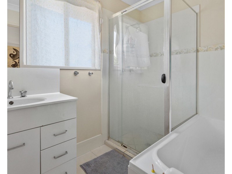 1 Diane Court, North Booval QLD 4304