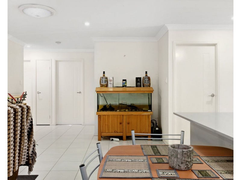 2/13 Chris Street, Redbank QLD 4301