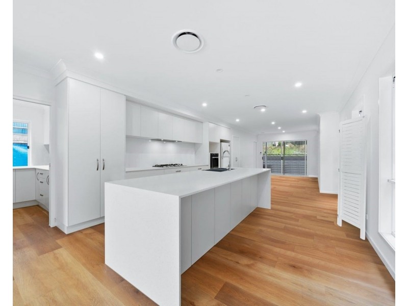 16B Merlin Terrace, Kenmore QLD 4069