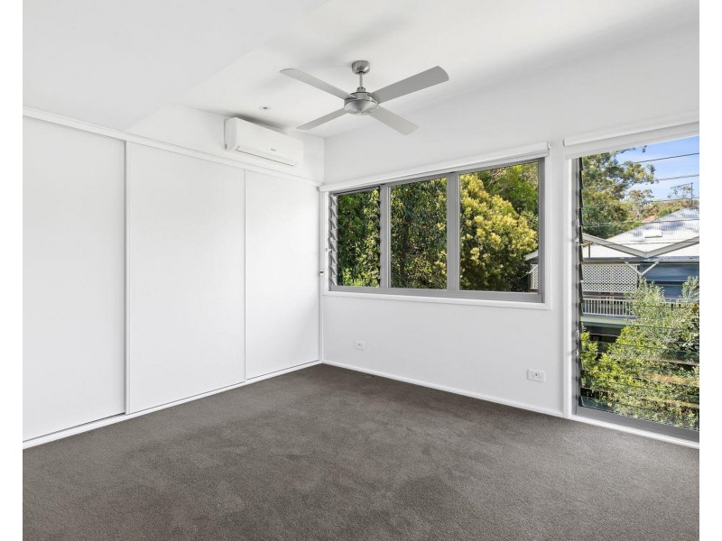 9 Equinox Street, Taringa QLD 4068