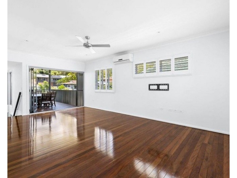 9 Equinox Street, Taringa QLD 4068