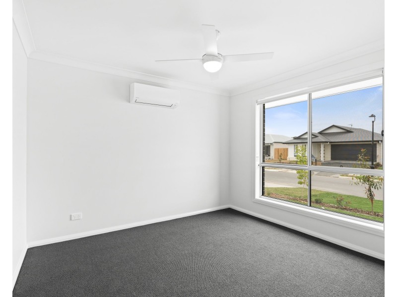 8 Paterson Road, Walloon QLD 4306