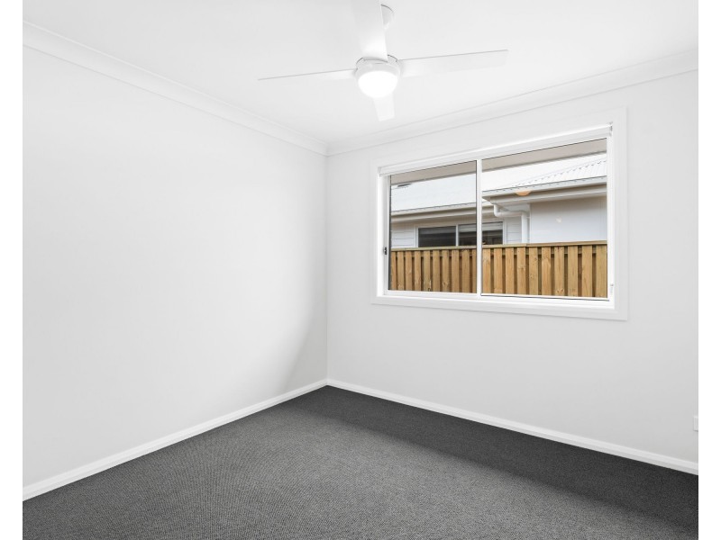 8 Paterson Road, Walloon QLD 4306