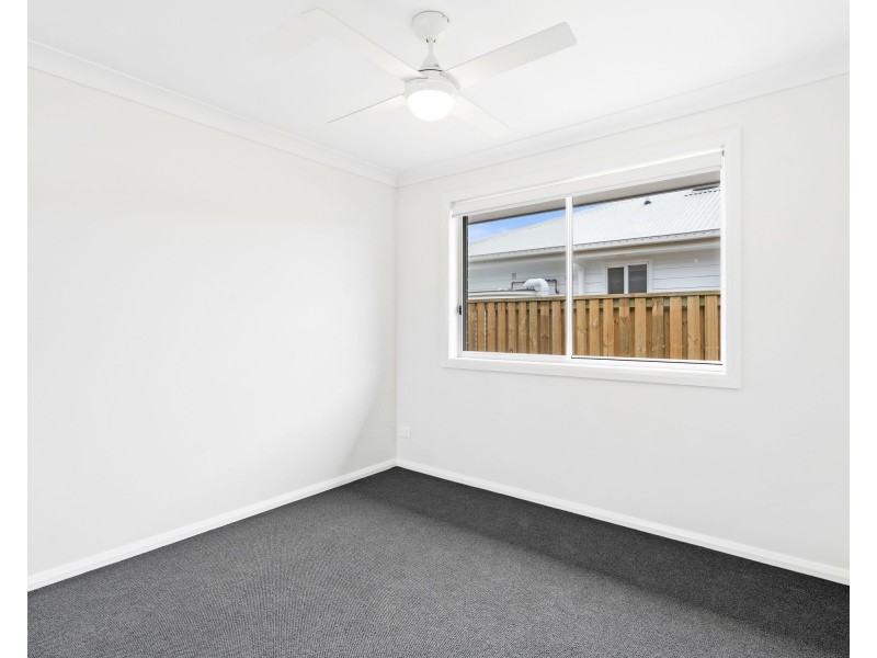 8 Paterson Road, Walloon QLD 4306
