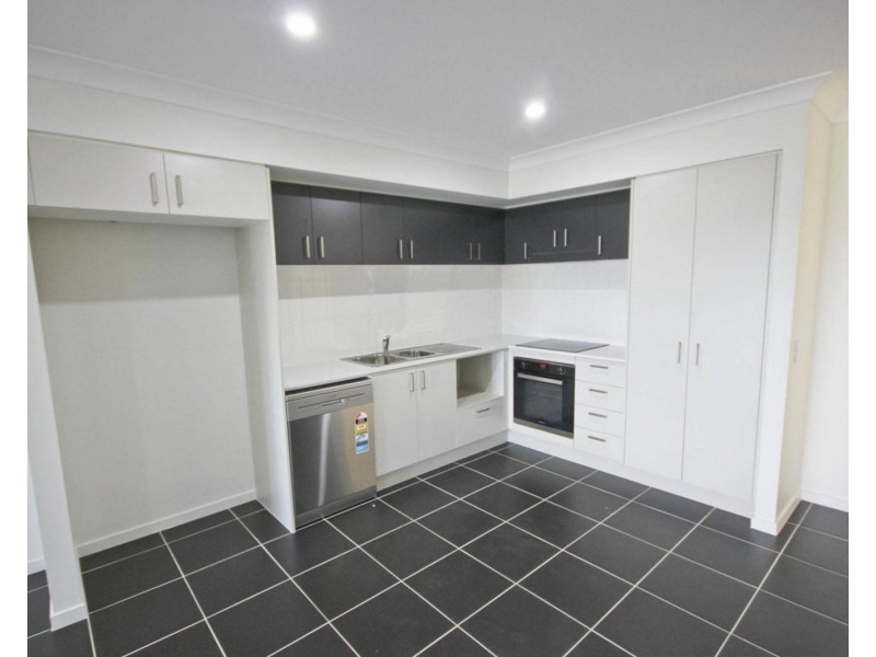 2/2 Olivia St, Flinders View QLD 4305