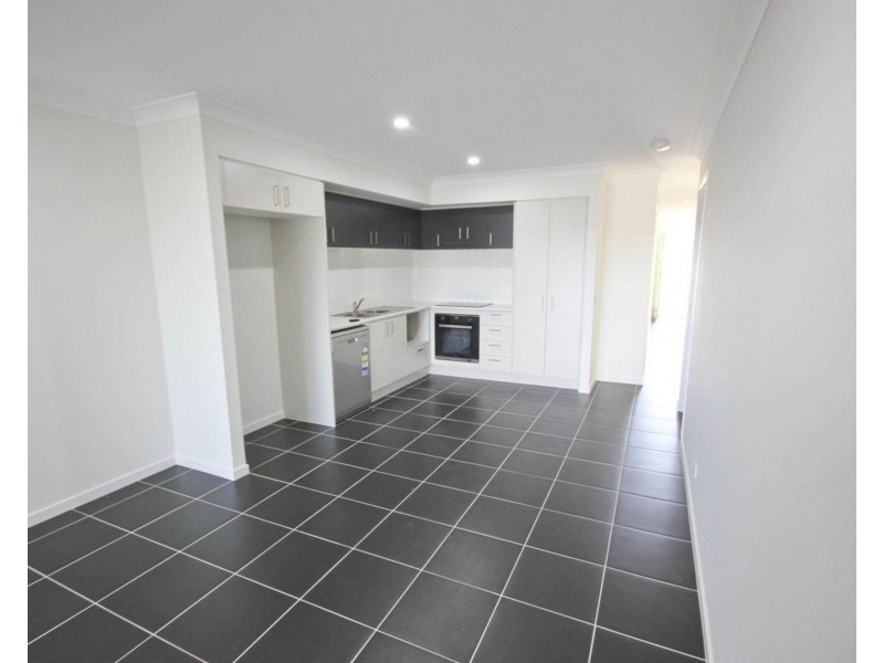 2/2 Olivia St, Flinders View QLD 4305