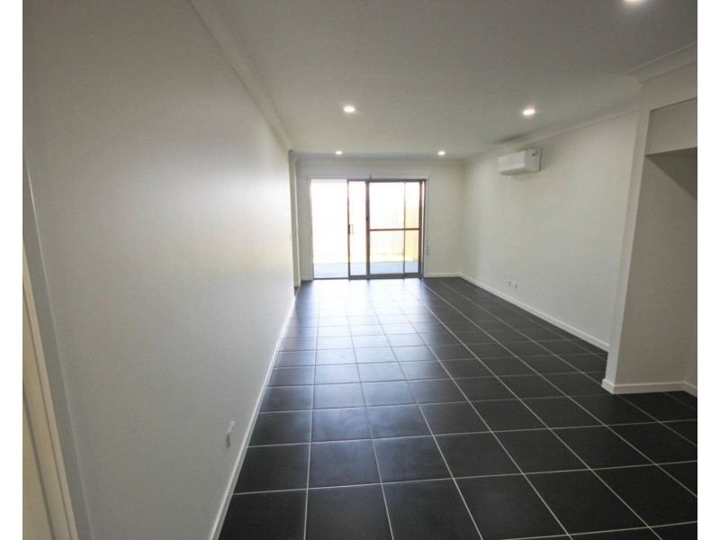 2/2 Olivia St, Flinders View QLD 4305