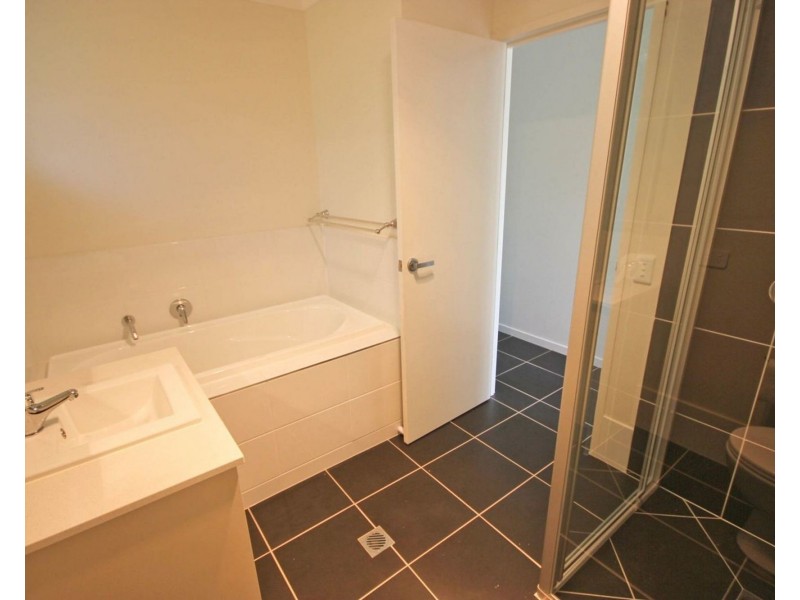 2/2 Olivia St, Flinders View QLD 4305