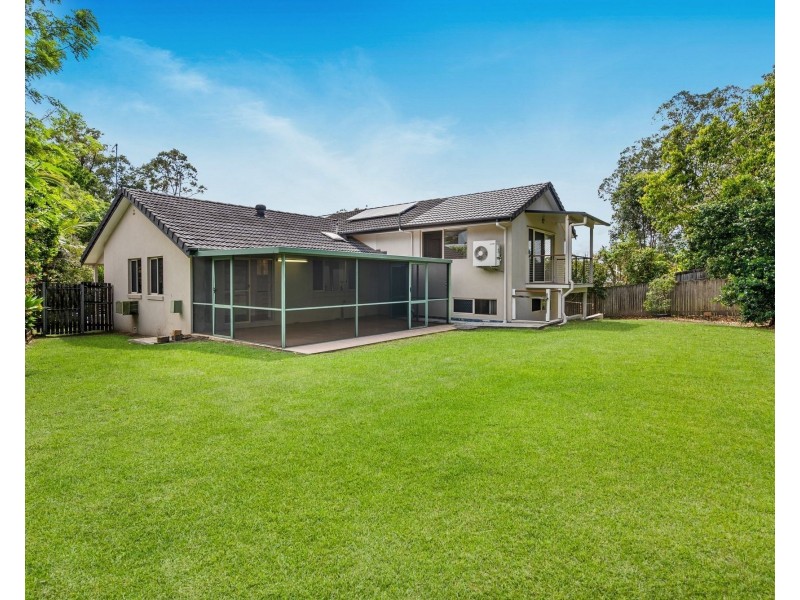 32 Burrumbuck Street, Chapel Hill QLD 4069