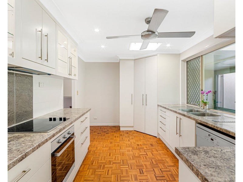 32 Burrumbuck Street, Chapel Hill QLD 4069