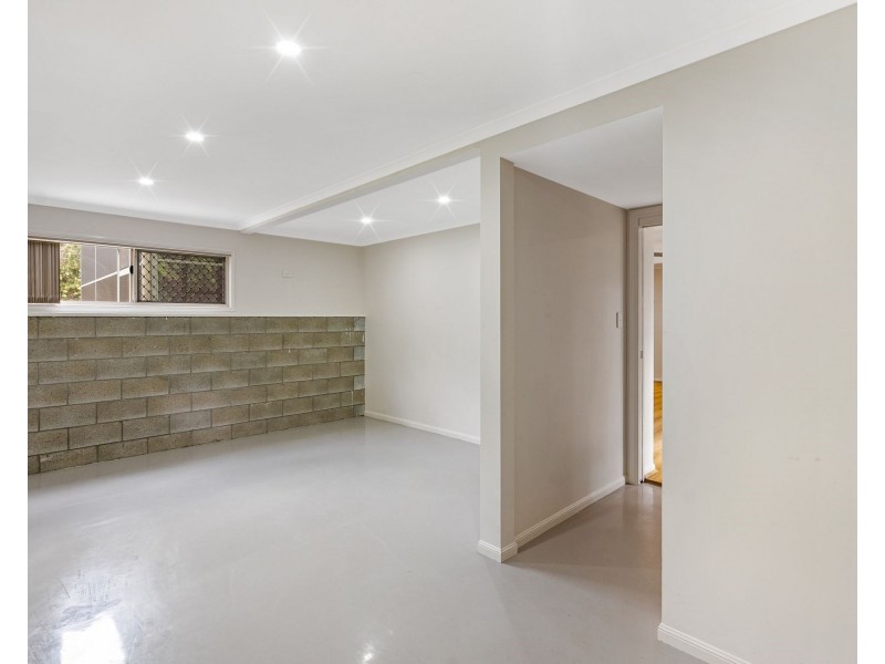 32 Burrumbuck Street, Chapel Hill QLD 4069