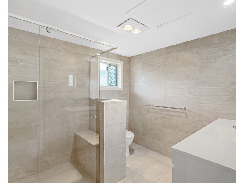 32 Burrumbuck Street, Chapel Hill QLD 4069