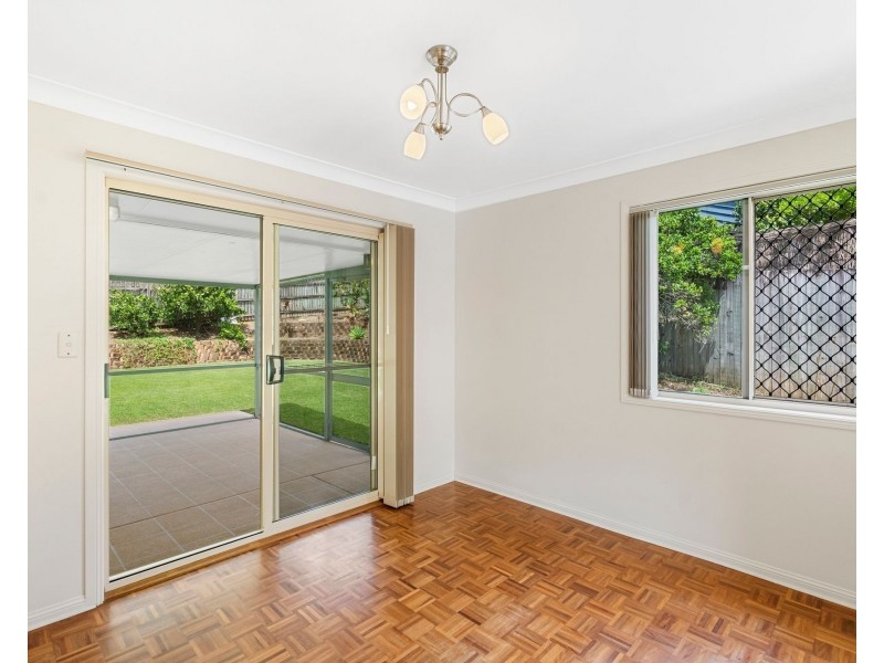 32 Burrumbuck Street, Chapel Hill QLD 4069