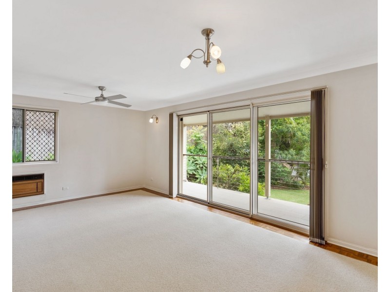 32 Burrumbuck Street, Chapel Hill QLD 4069