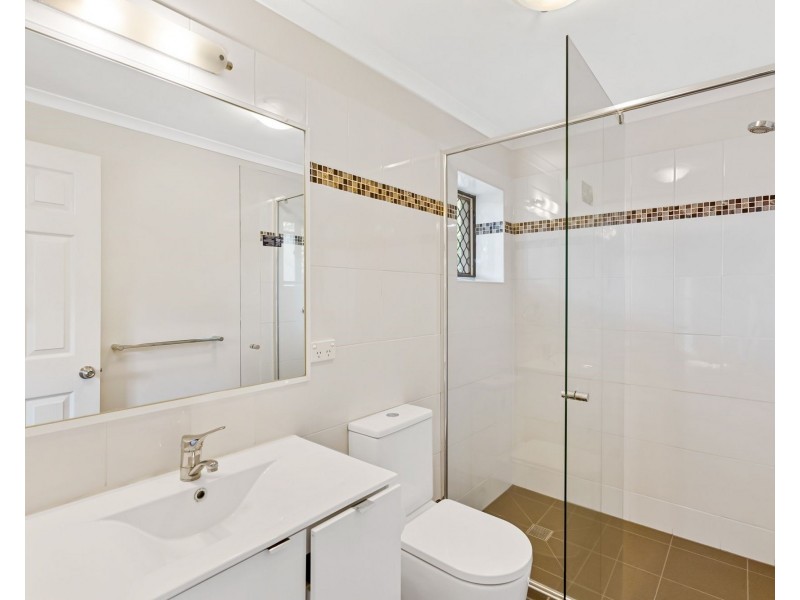 32 Burrumbuck Street, Chapel Hill QLD 4069