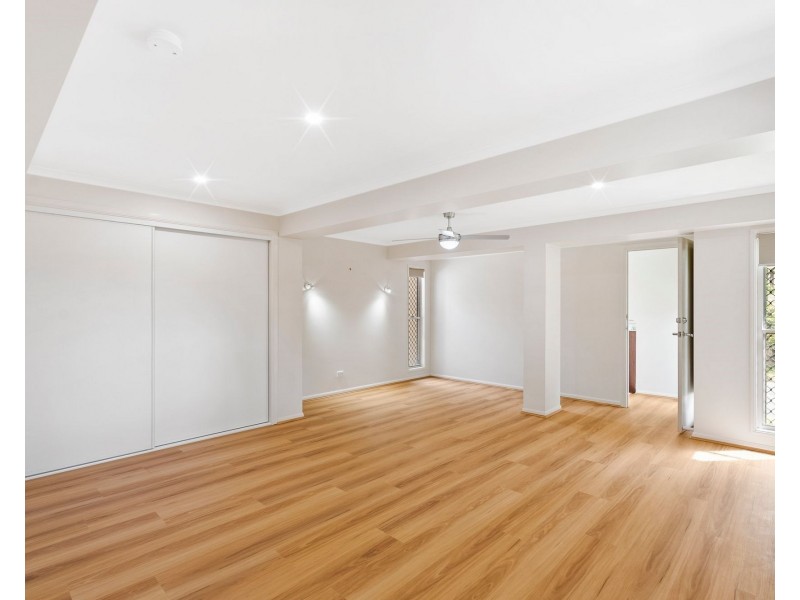 32 Burrumbuck Street, Chapel Hill QLD 4069