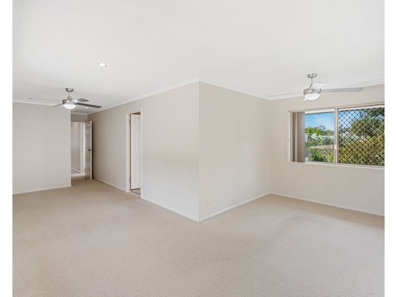 32 Burrumbuck Street, Chapel Hill QLD 4069