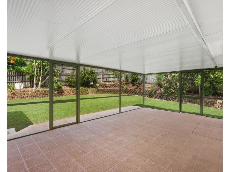 32 Burrumbuck Street, Chapel Hill QLD 4069