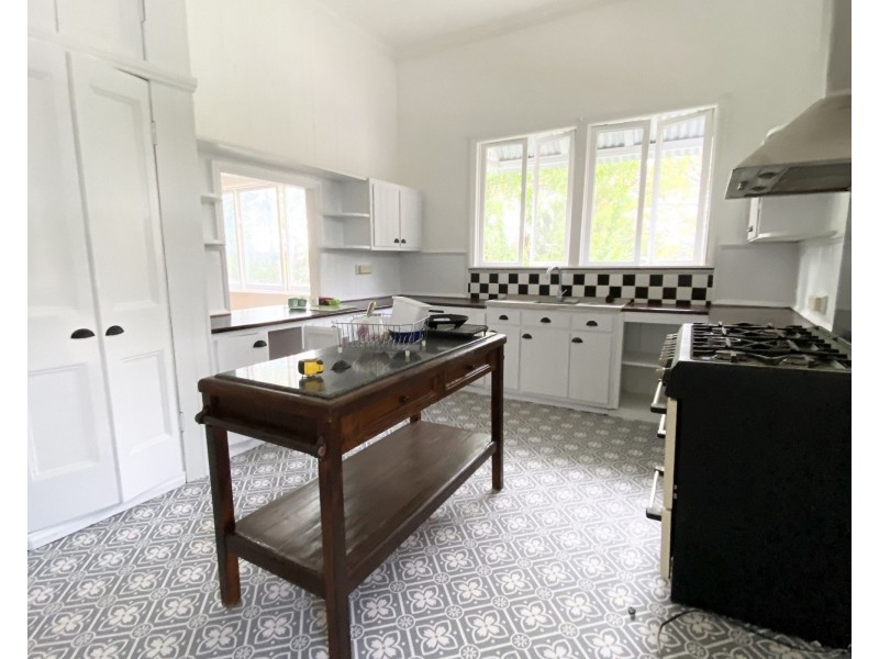 86 Chermside Rd, East Ipswich QLD 4305