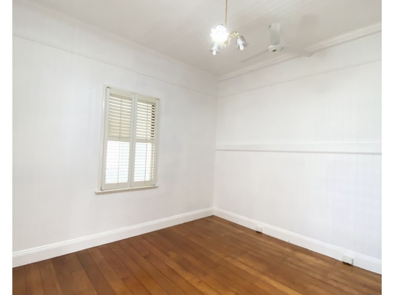 86 Chermside Rd, East Ipswich QLD 4305