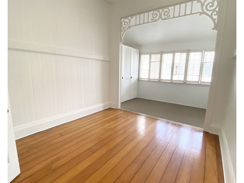 86 Chermside Rd, East Ipswich QLD 4305