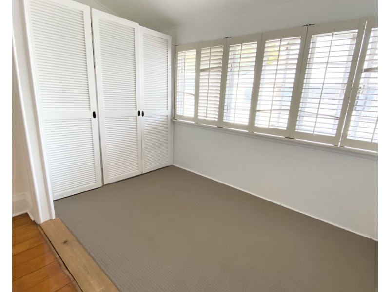 86 Chermside Rd, East Ipswich QLD 4305