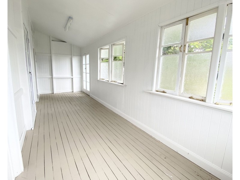 86 Chermside Rd, East Ipswich QLD 4305