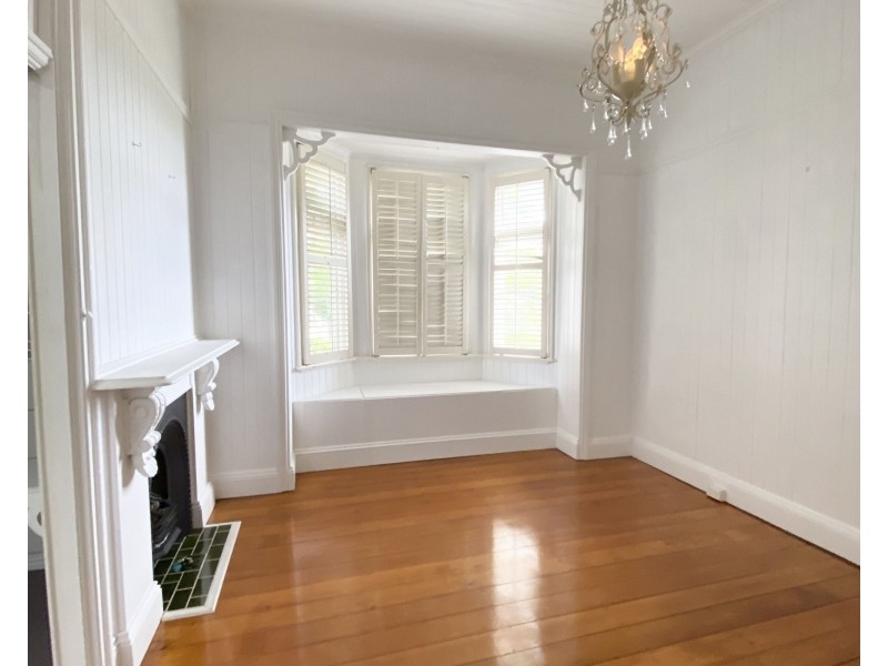 86 Chermside Rd, East Ipswich QLD 4305