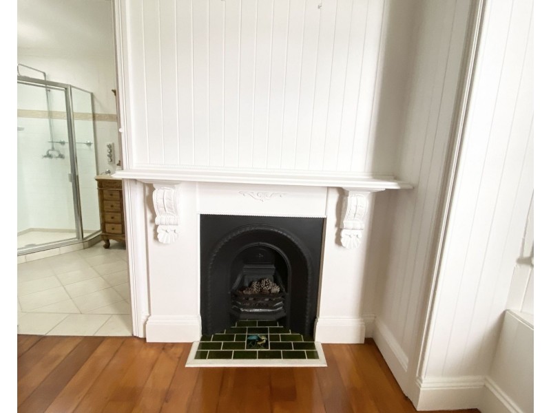 86 Chermside Rd, East Ipswich QLD 4305