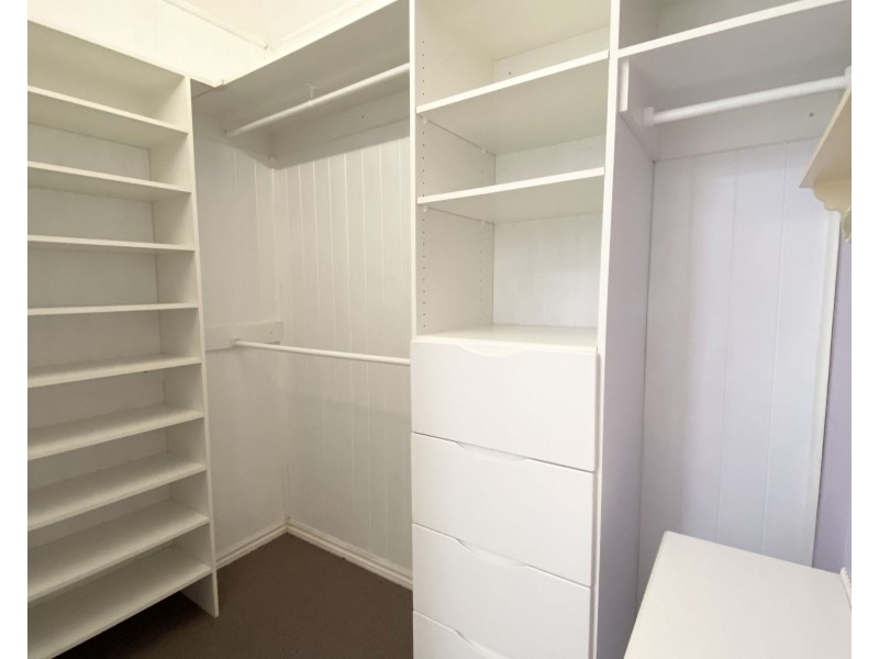 86 Chermside Rd, East Ipswich QLD 4305