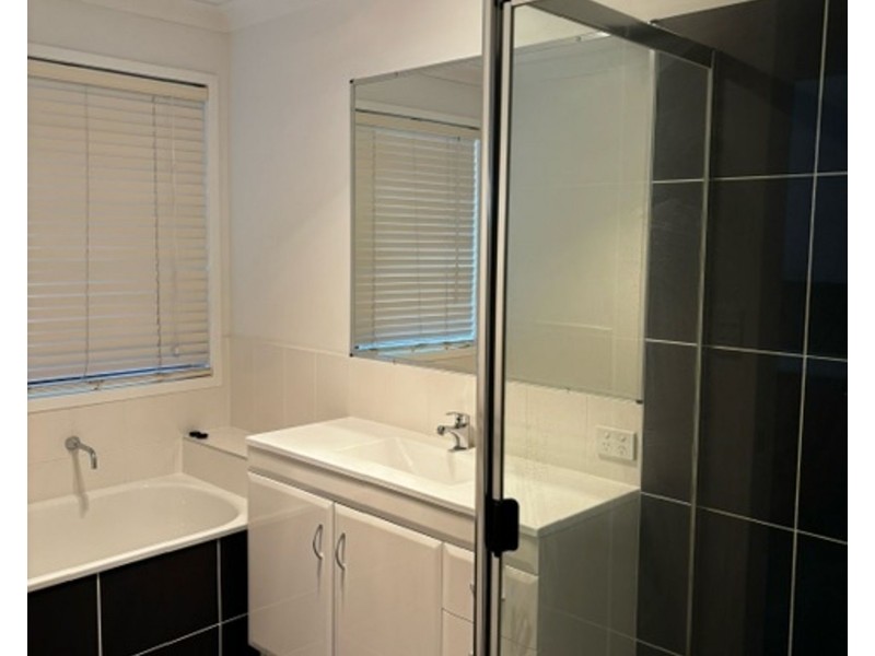 8 Kinkajou St, Deebing Heights QLD 4306