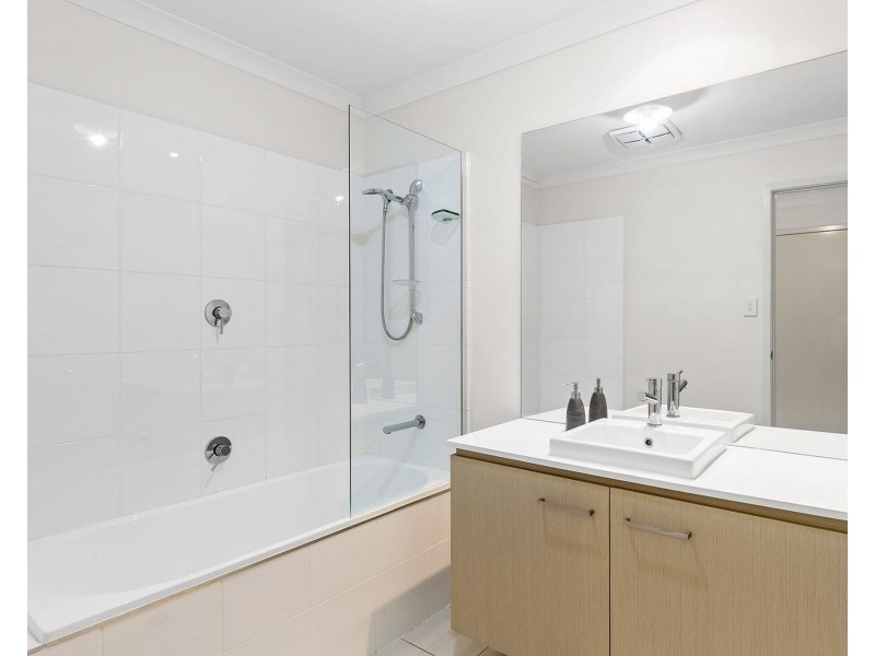 10 Talisker St, Springfield Lakes QLD 4300