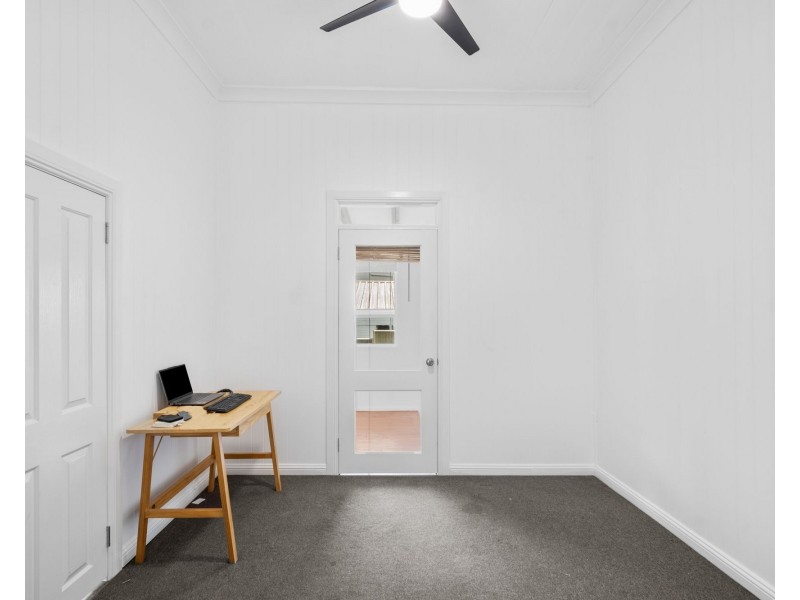 21 Pelican St, North Ipswich QLD 4305