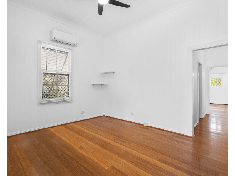 21 Pelican St, North Ipswich QLD 4305