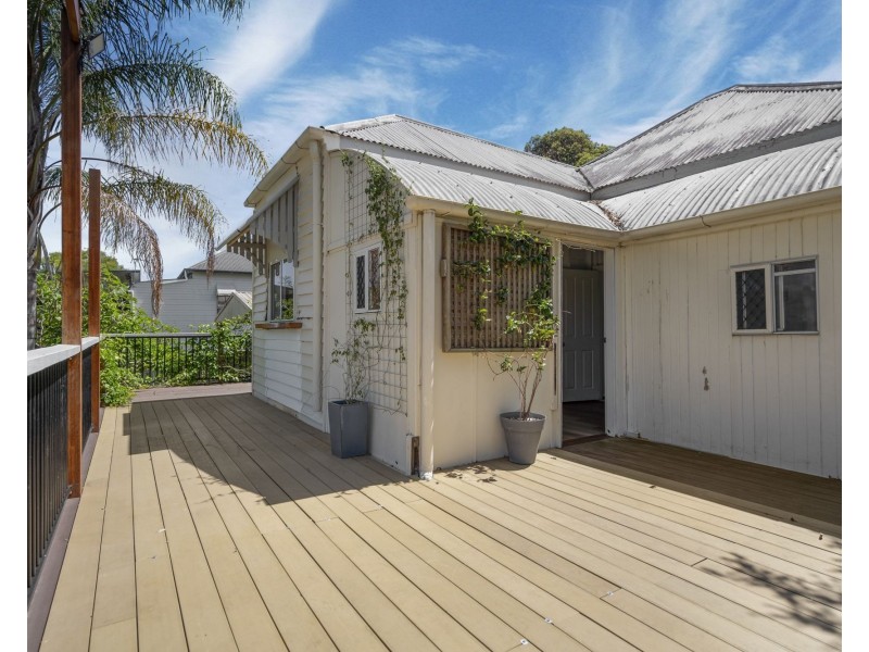 21 Pelican St, North Ipswich QLD 4305