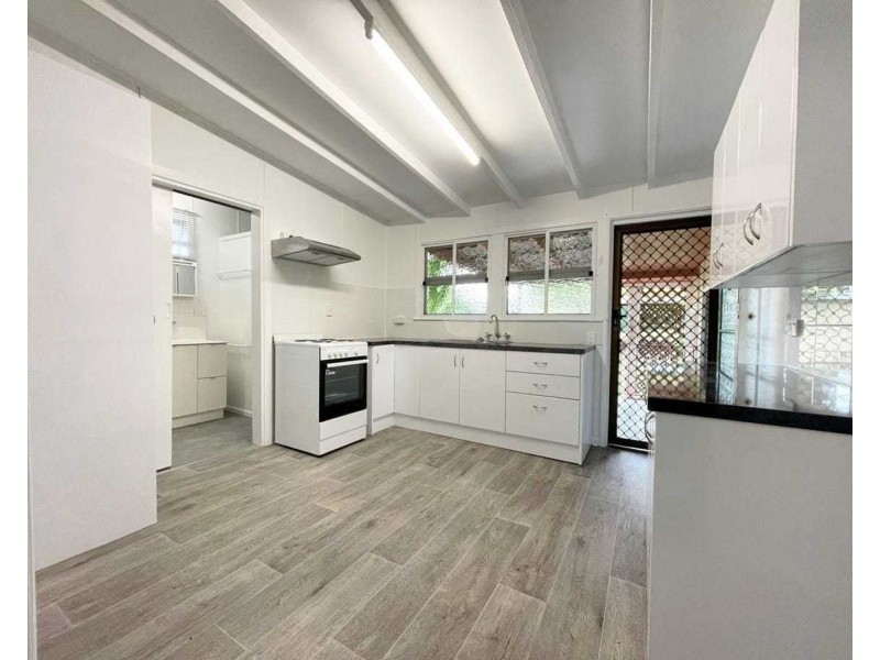 1/4 Lusitania, Ipswich QLD 4305