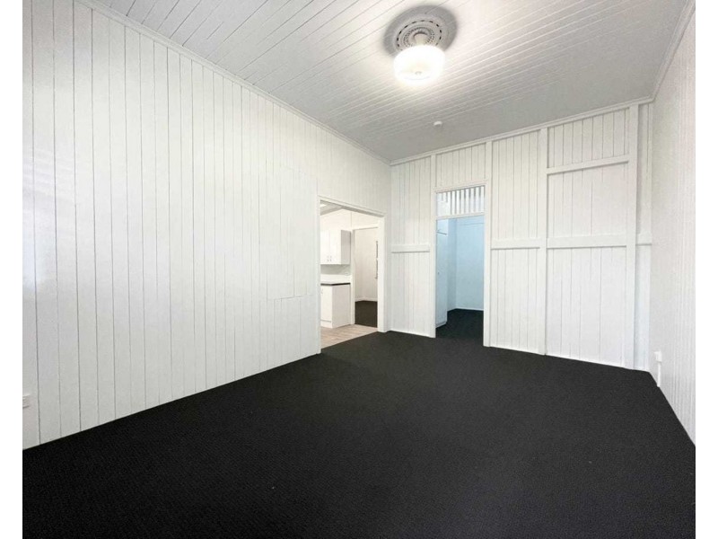 1/4 Lusitania, Ipswich QLD 4305
