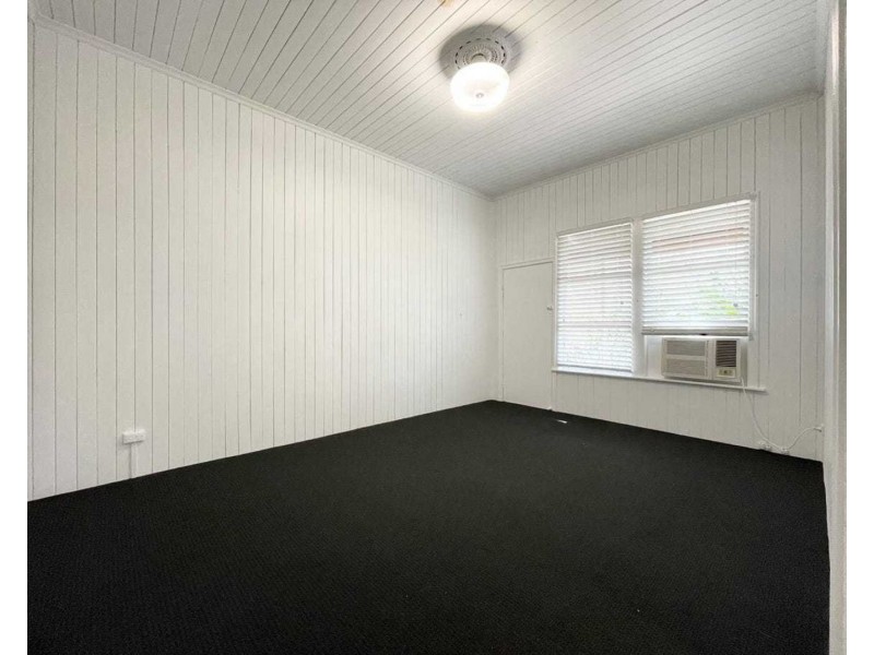 1/4 Lusitania, Ipswich QLD 4305