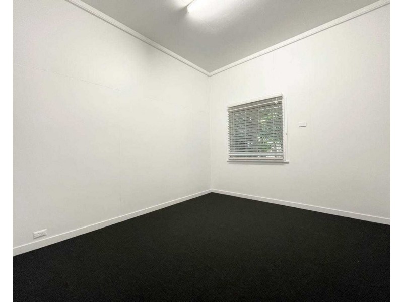 1/4 Lusitania, Ipswich QLD 4305