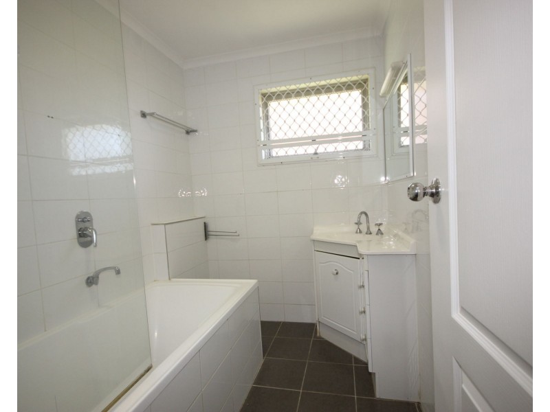 6 Ian Street, Eastern Heights QLD 4305