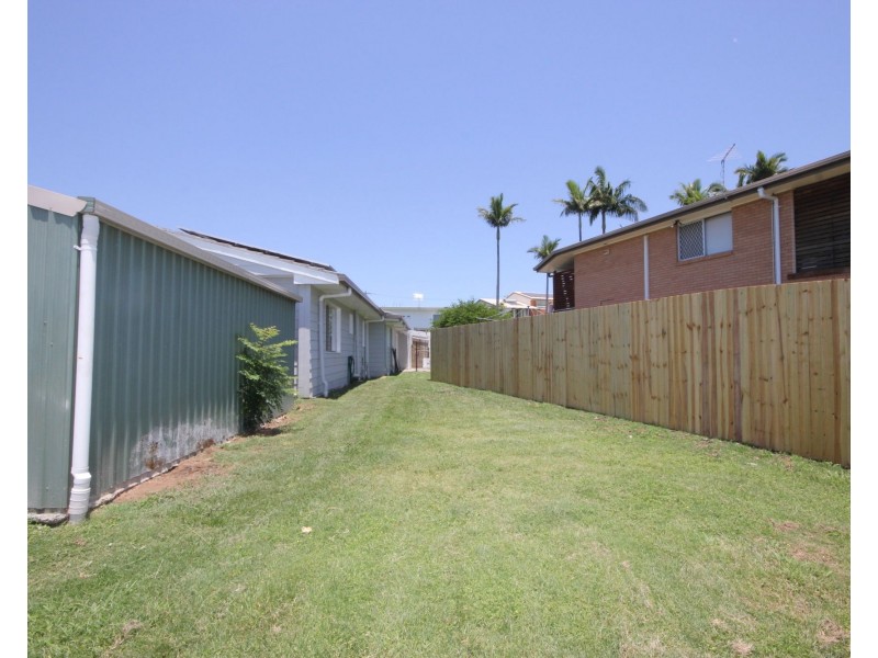 6 Ian Street, Eastern Heights QLD 4305