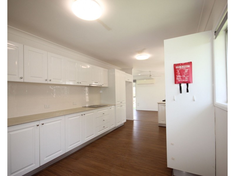 6 Ian Street, Eastern Heights QLD 4305