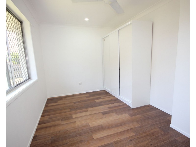 6 Ian Street, Eastern Heights QLD 4305
