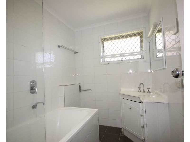 6 Ian Street, Eastern Heights QLD 4305