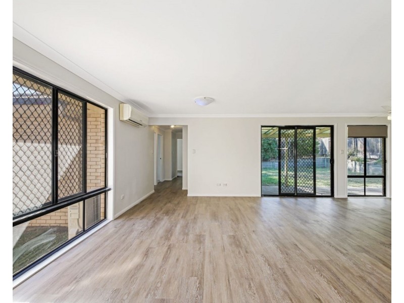 11 Samford Place, Forest Lake QLD 4078