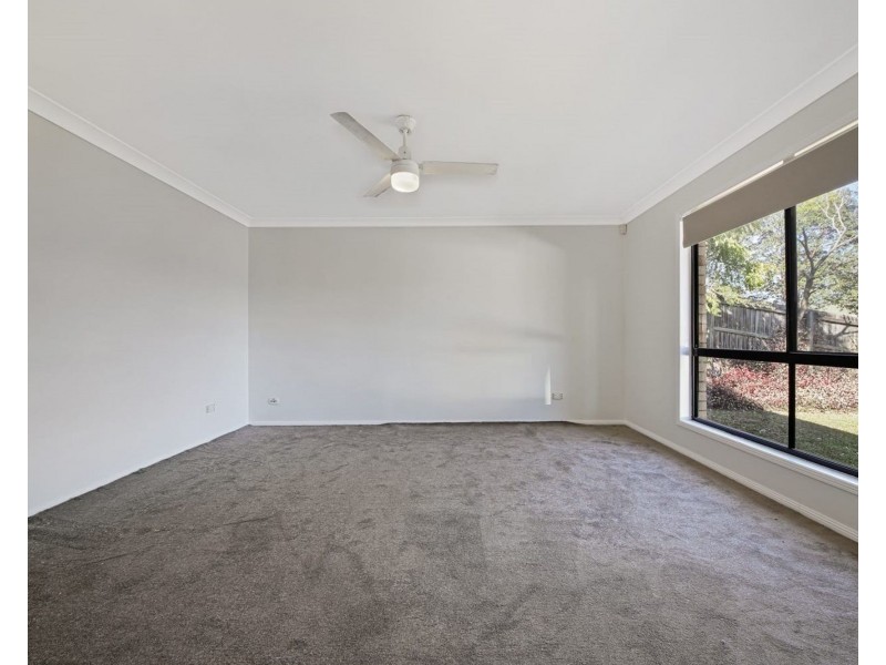 11 Samford Place, Forest Lake QLD 4078