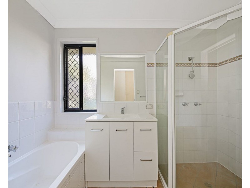 11 Samford Place, Forest Lake QLD 4078