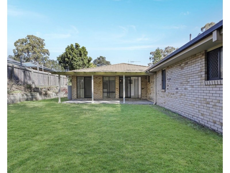 11 Samford Place, Forest Lake QLD 4078