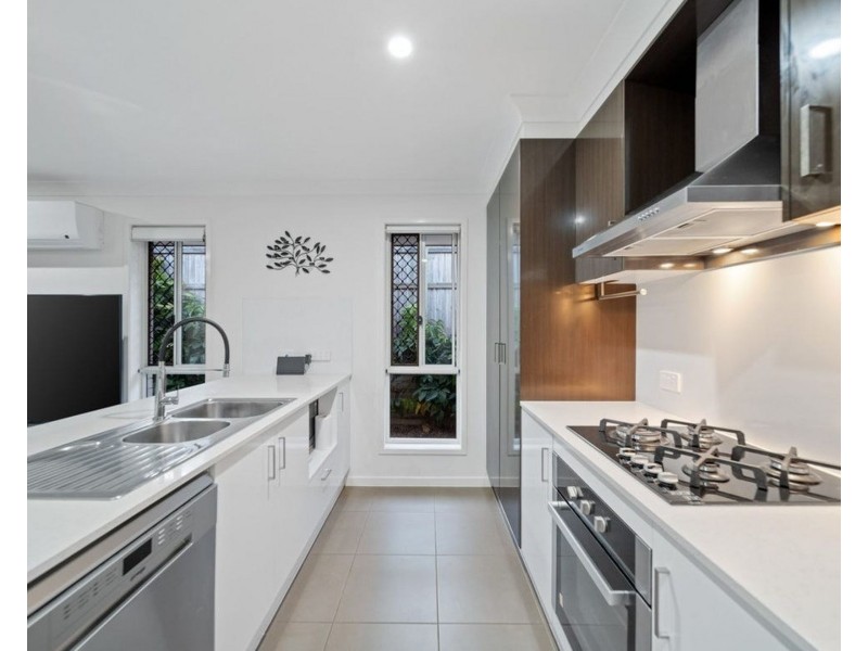 8 Loghopper Court, Redbank Plains QLD 4301