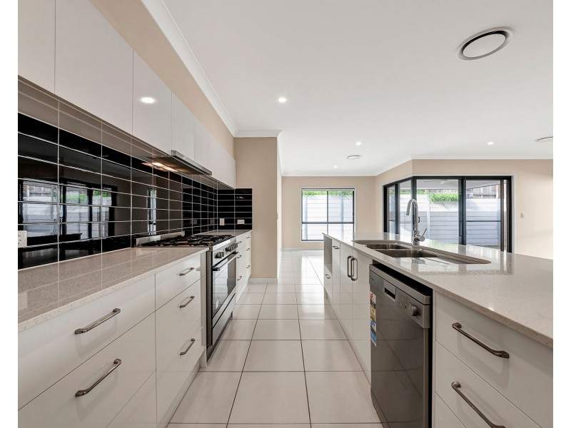 16 Teddy place, Ripley QLD 4306